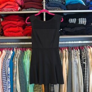 Banana Republic black pleat front detail back exposed zipper dress size 4 P